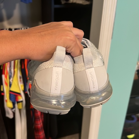 White vapor max, too big for me. Currently in bed too lazy to take pics - Picture 5 of 5